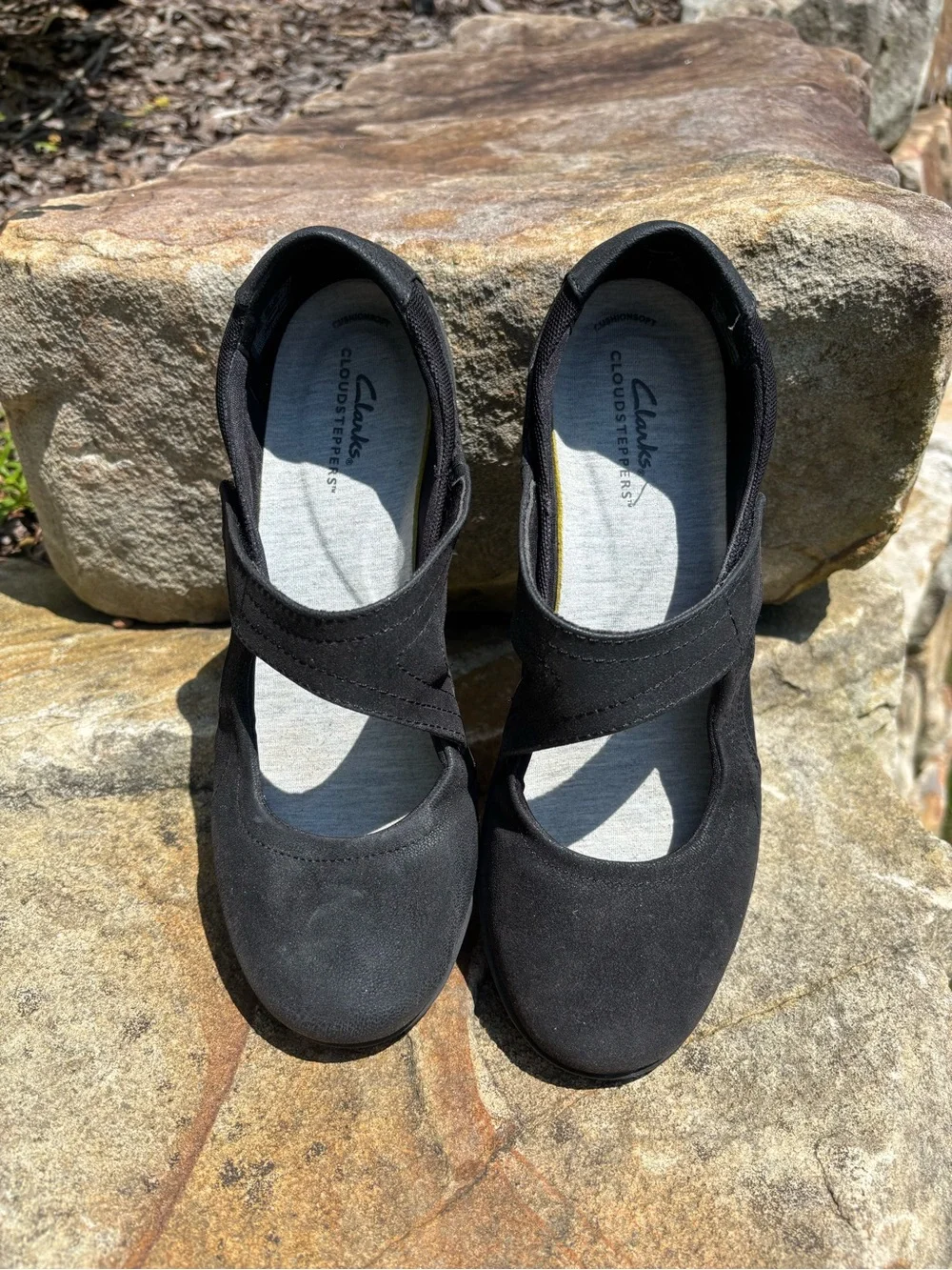 Clarks Sillian 2.0 Bella Nubuck Mary Jane Strap Loafers Size 9 Like NEW